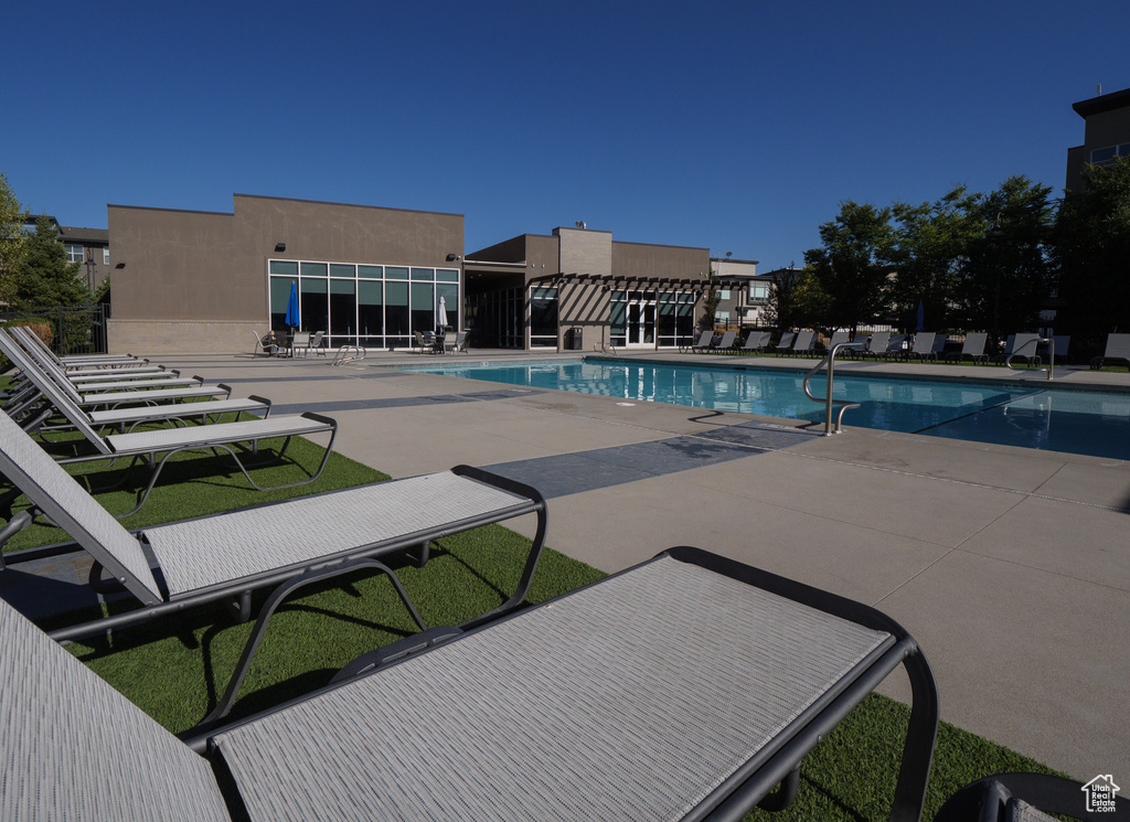 1039 W ROOFTOP DR Midvale, UT 84047