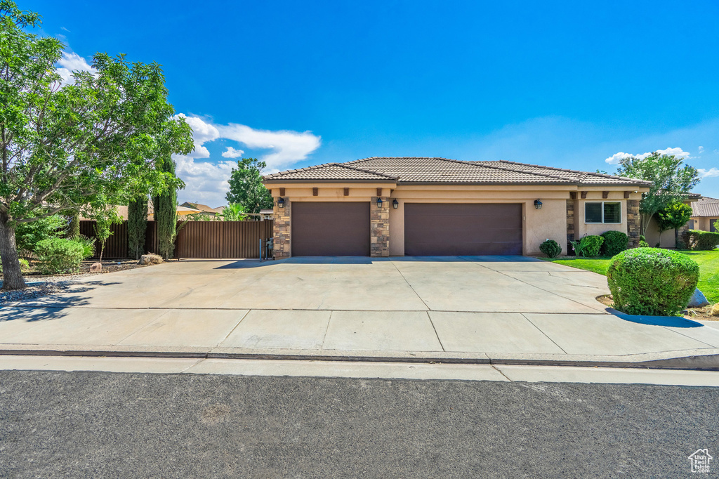 Photo 4 for MLS #2106874 at 3721 S Brade Ln