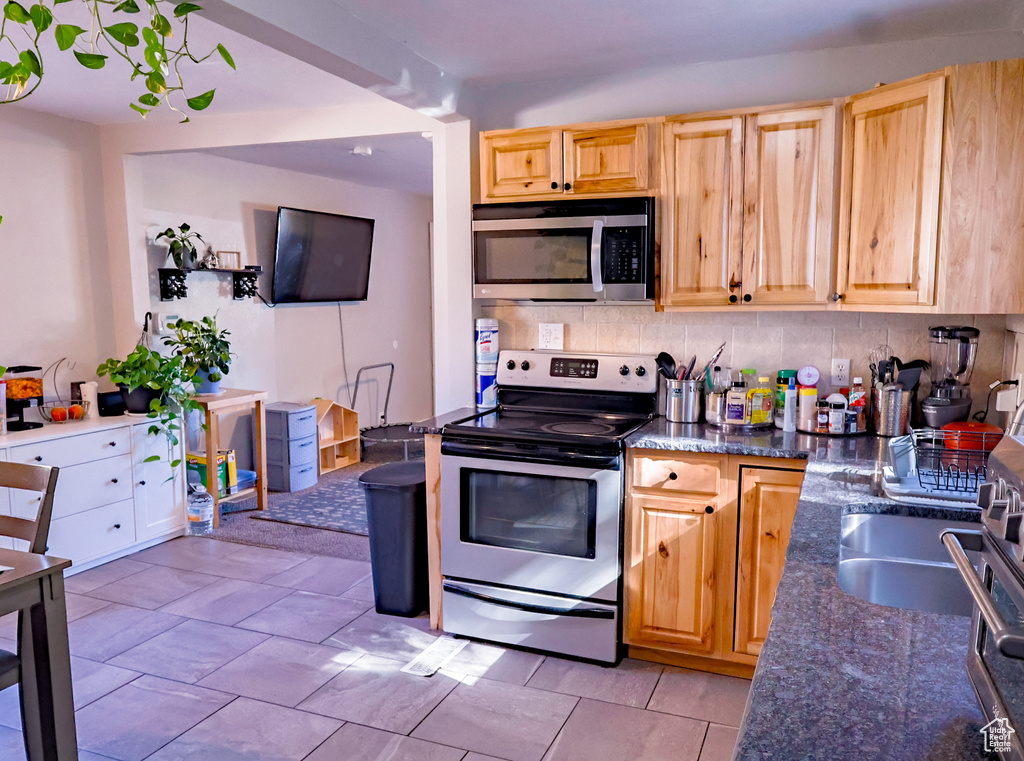 Photo 9 for MLS #2106893 at 537 Cook St