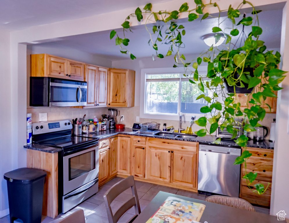 Photo 10 for MLS #2106893 at 537 Cook St