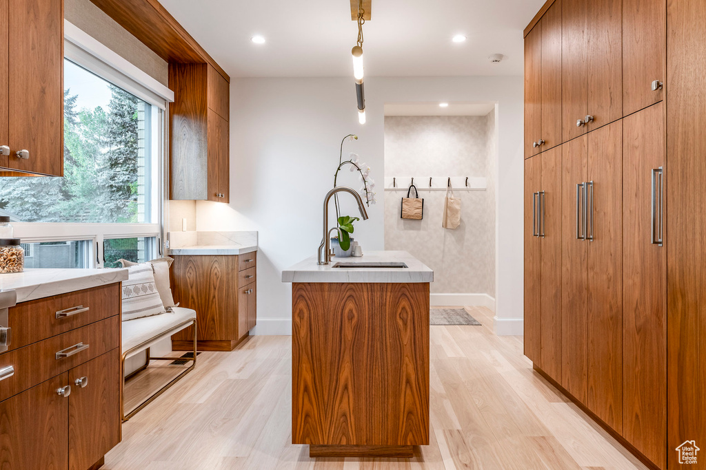825 N JUNIPERPOINT CT Salt Lake City, UT 84103
