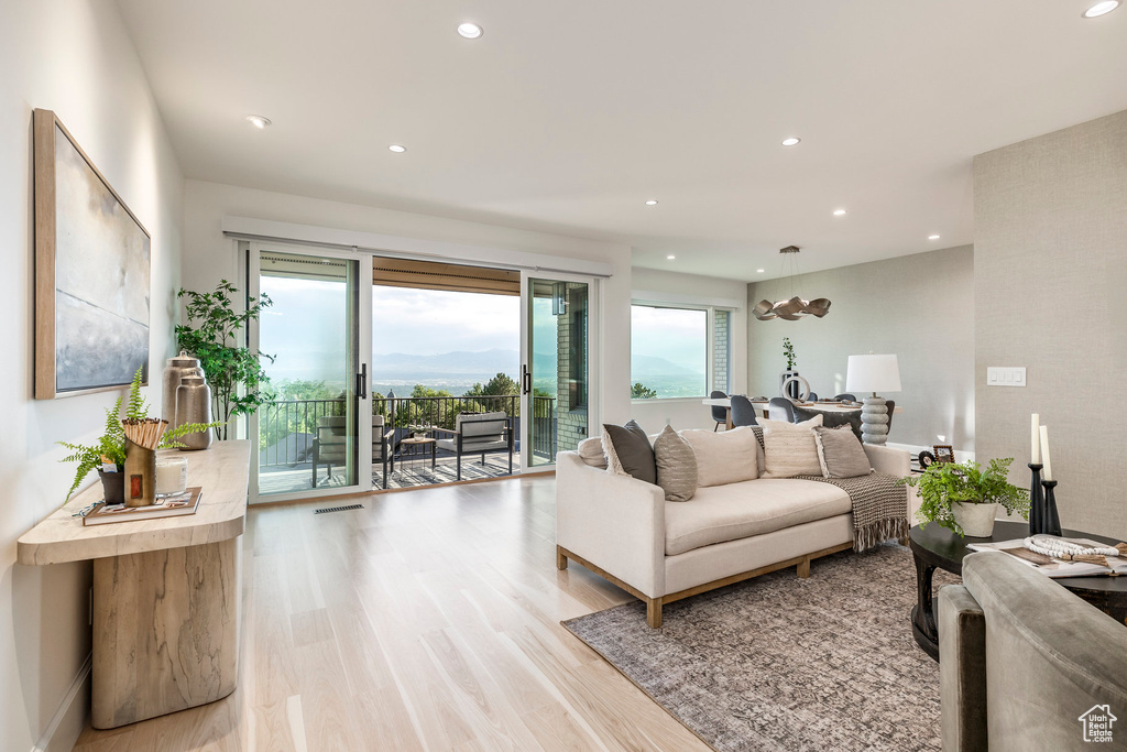 825 N JUNIPERPOINT CT Salt Lake City, UT 84103