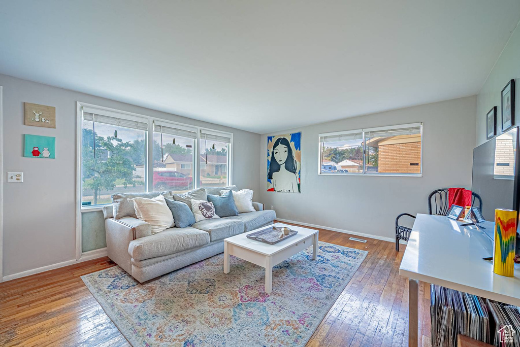 Photo 3 for MLS #2106957 at 932 E Tritoma Ave