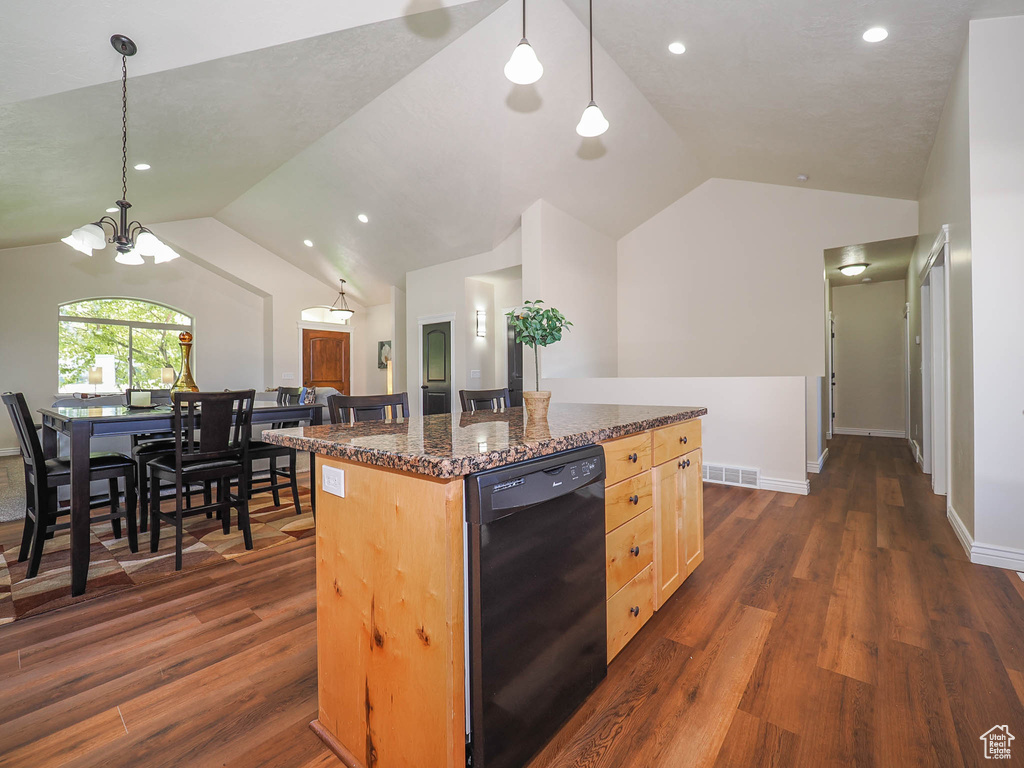 Photo 14 for MLS #2107060 at 851 E Oak Ct #28