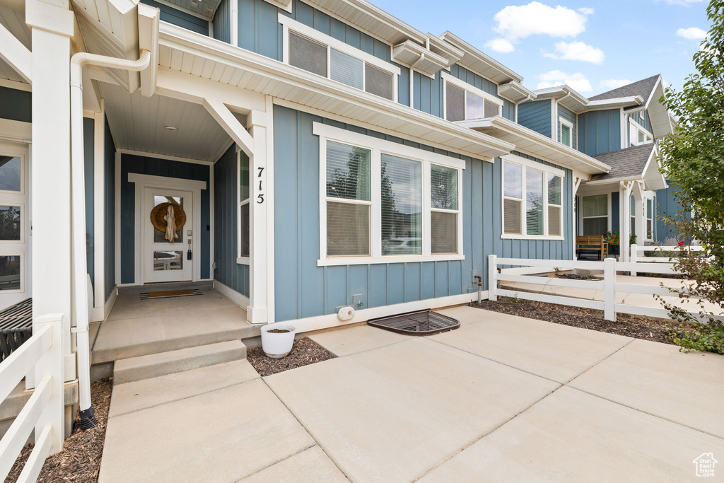Photo 3 for MLS #2107116 at 715 S Miller Ave
