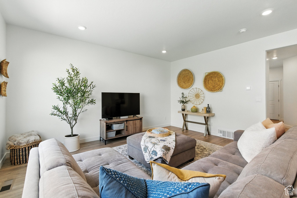 Photo 2 for MLS #2107136 at 1501 S 3750 East