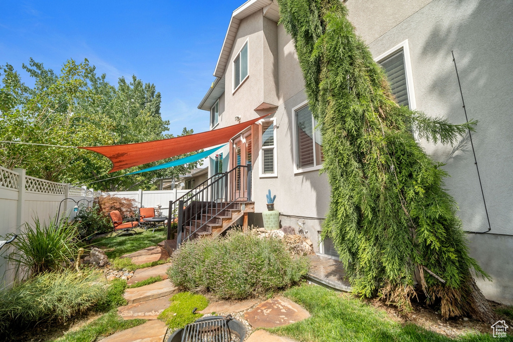 9092 S ENCHANTED OAK LN Sandy, UT 84094