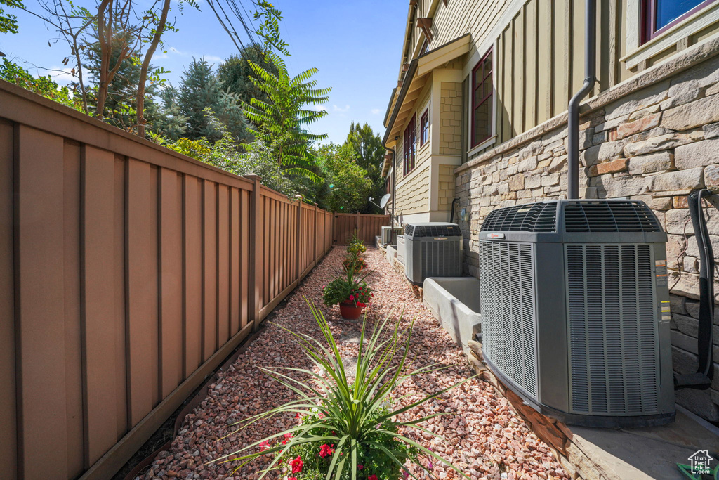 1733 S SUGARHOUSE LN Salt Lake City, UT 84108