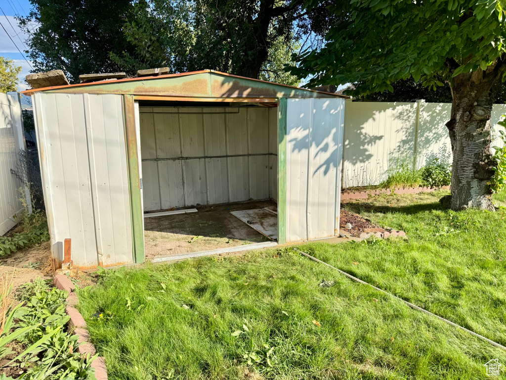 Photo 38 for MLS #2107184 at 1676 W Forbes Ave
