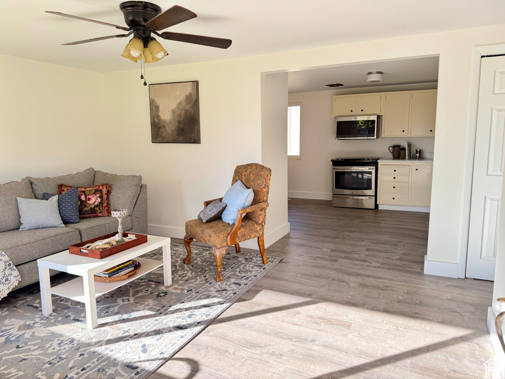 Photo 10 for MLS #2107184 at 1676 W Forbes Ave