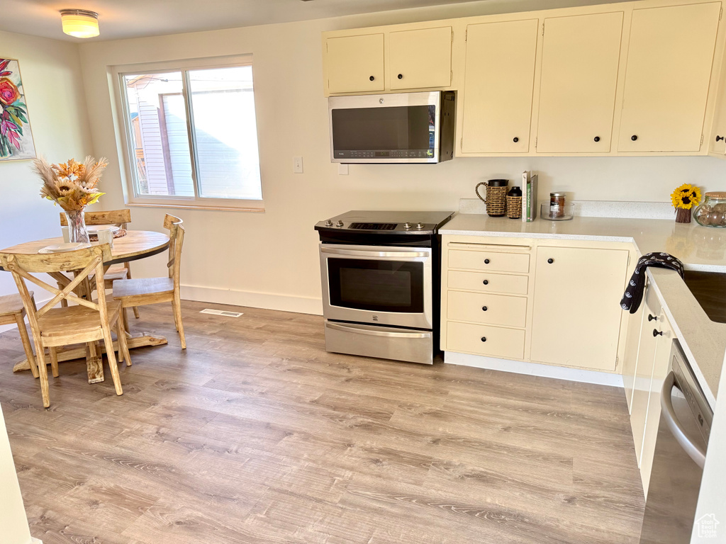 Photo 14 for MLS #2107184 at 1676 W Forbes Ave