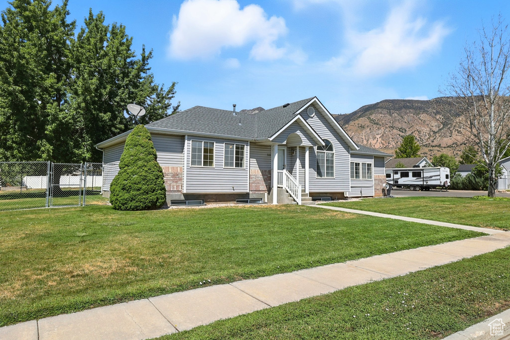 Photo 2 for MLS #2107190 at 748 W 650 North