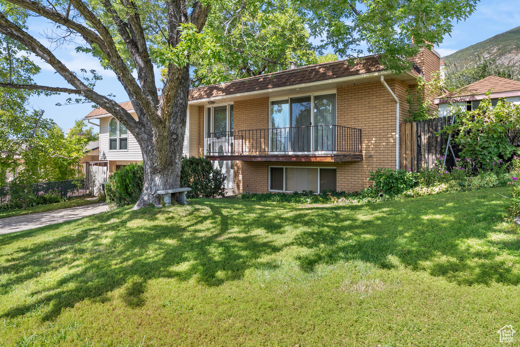 Photo 3 for MLS #2107196 at 247 Paulette Way