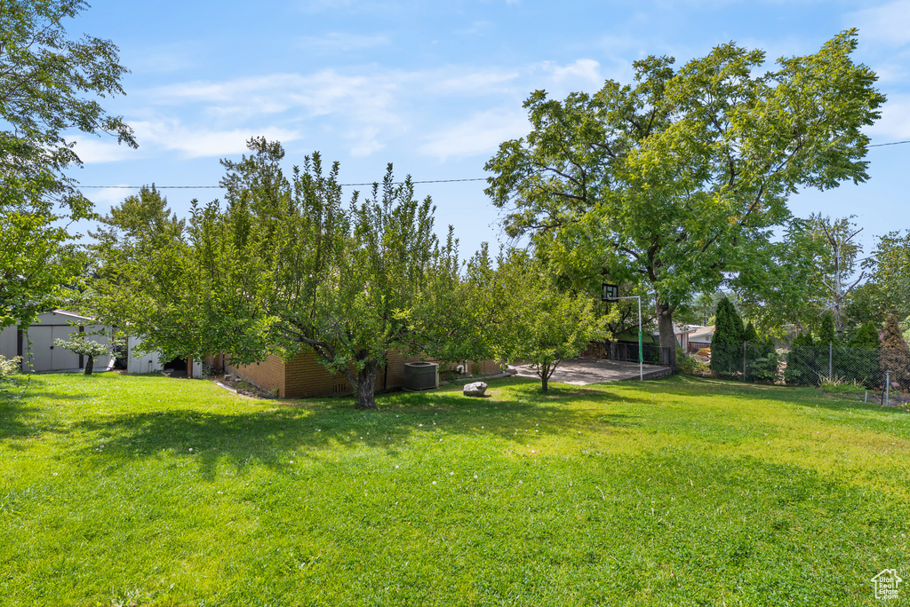 Photo 8 for MLS #2107196 at 247 Paulette Way