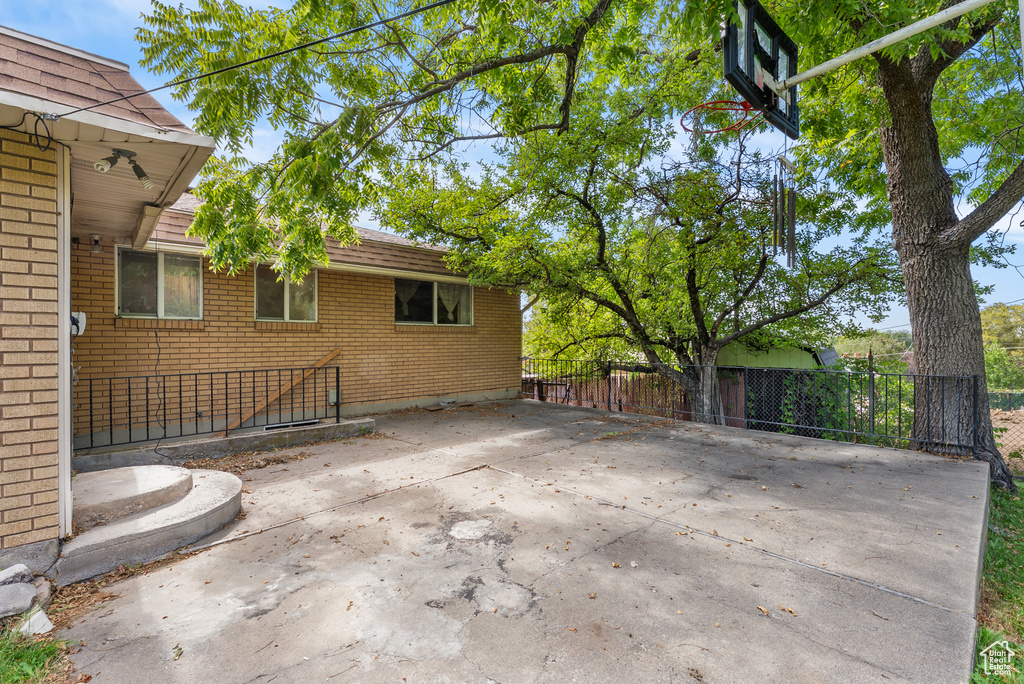 Photo 10 for MLS #2107196 at 247 Paulette Way