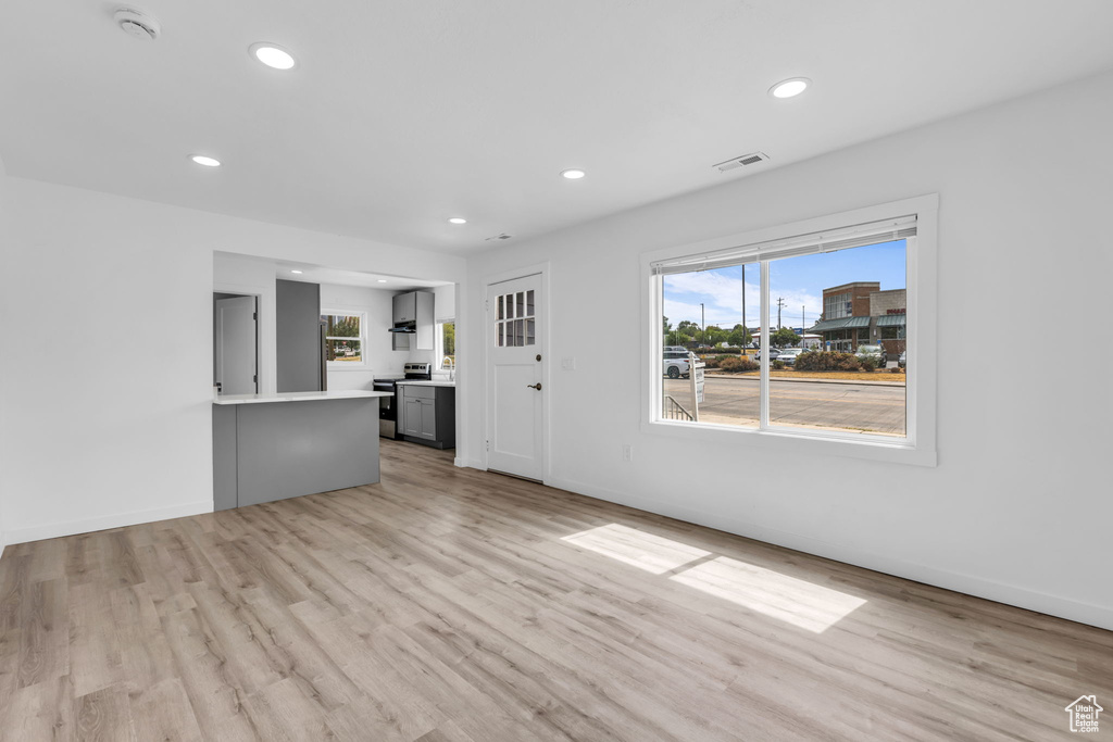 Photo 5 for MLS #2107246 at 254 36 West