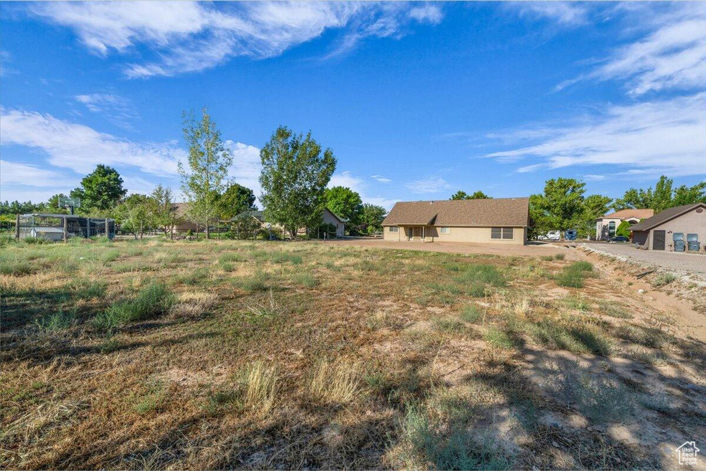 Photo 18 for MLS #2107260 at 1190 N Horsemans Park Dr