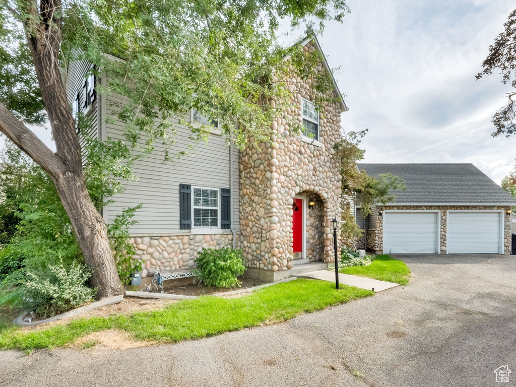 9688 S 1700 E Sandy, UT 84092
