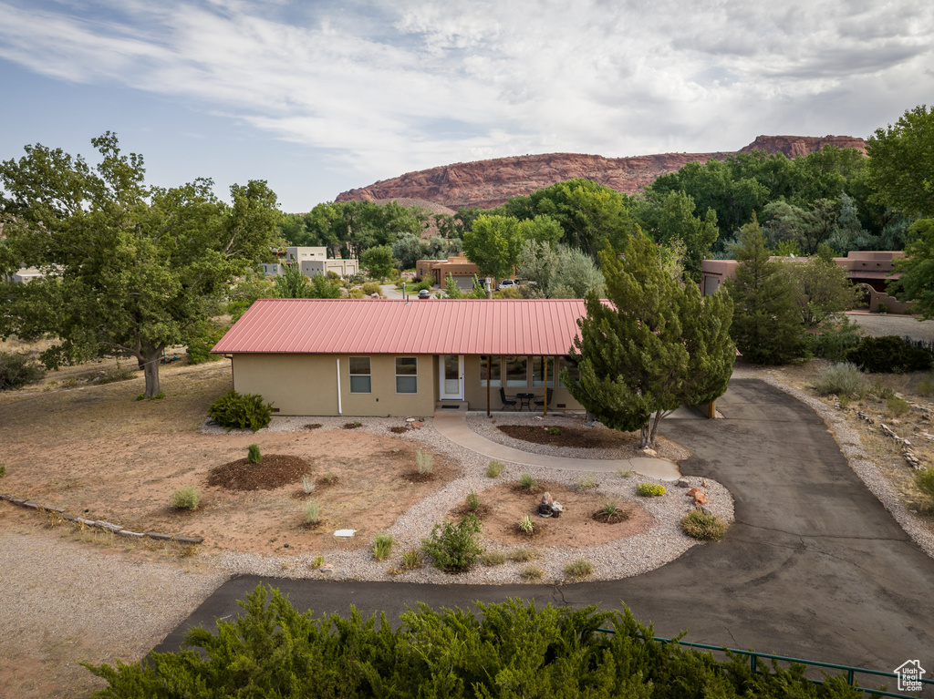 Photo 2 for MLS #2107283 at 3593 E Kerby Ln