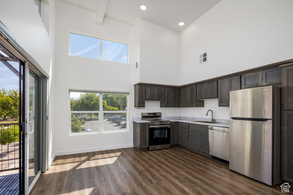 443 KANE CREEK BLVD #B214 Moab, UT 84532