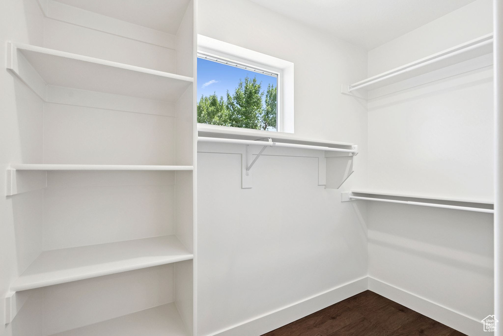 Photo 3 for MLS #2107355 at 1615 N Angel St