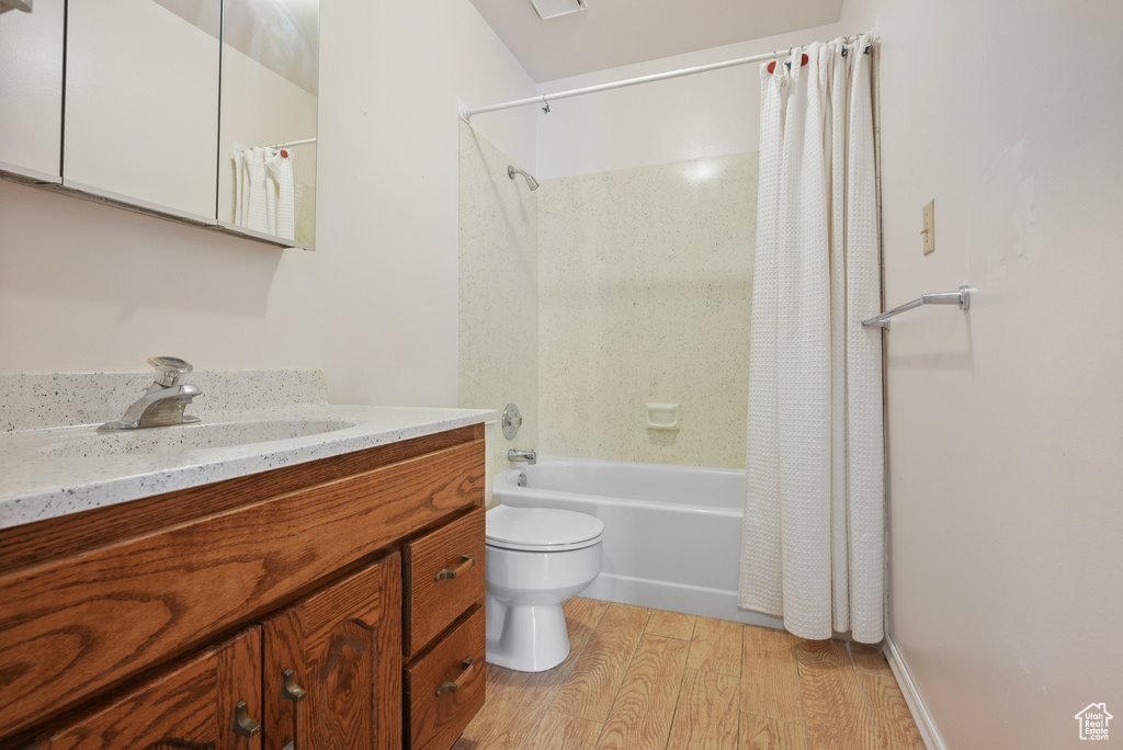Photo 11 for MLS #2107389 at 484 W 75 North