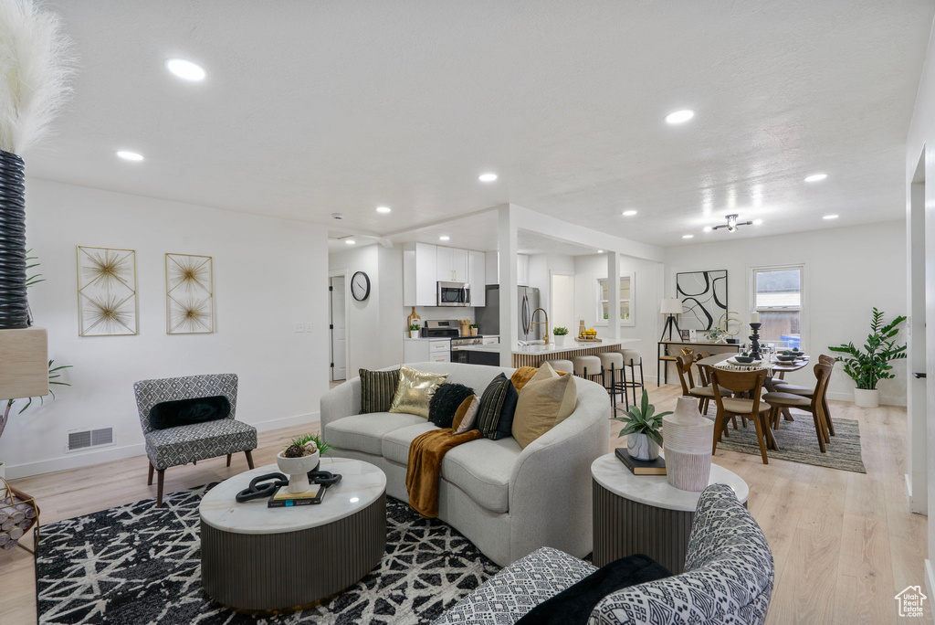 7744 S CHAPEL ST Midvale, UT 84047