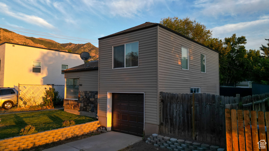 Photo 2 for MLS #2107458 at 1161 E 29th