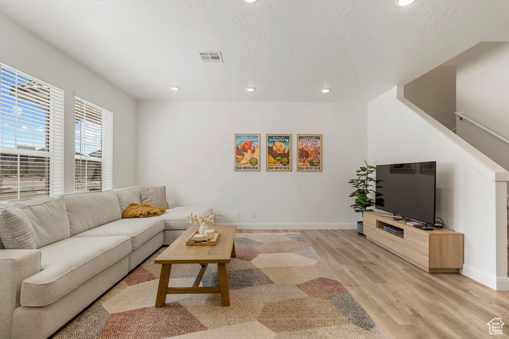 Photo 5 for MLS #2107467 at 546 W Carnelian Pkwy