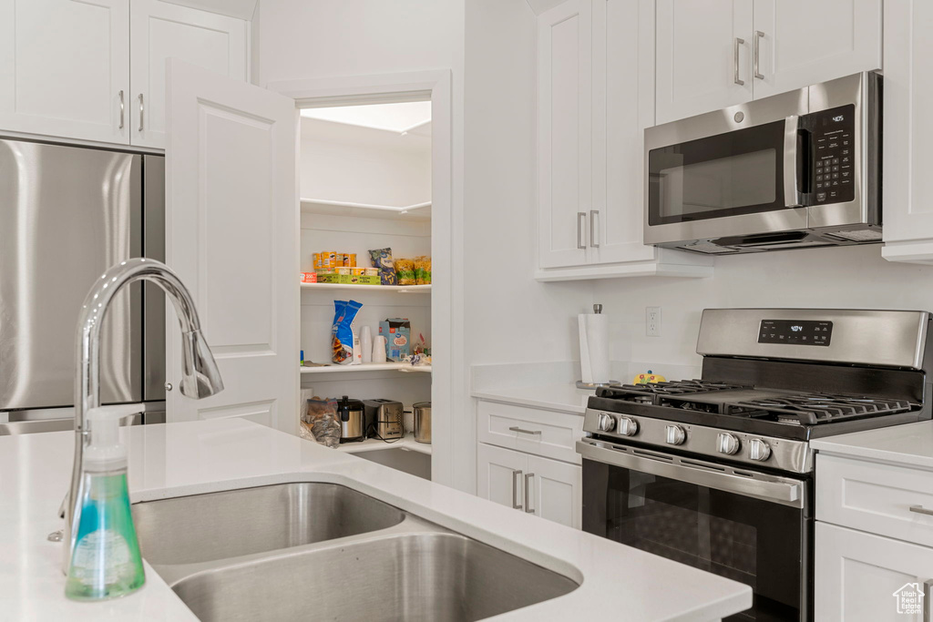 Photo 10 for MLS #2107467 at 546 W Carnelian Pkwy