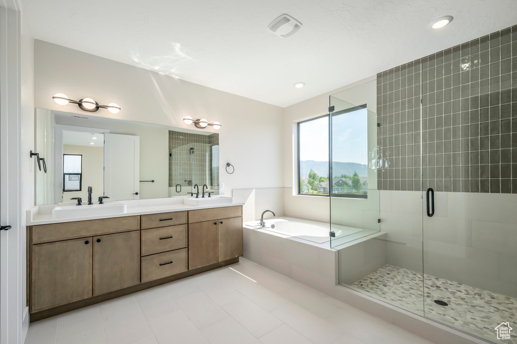 Photo 15 for MLS #2107532 at 2742 E Hayloft Ln #211