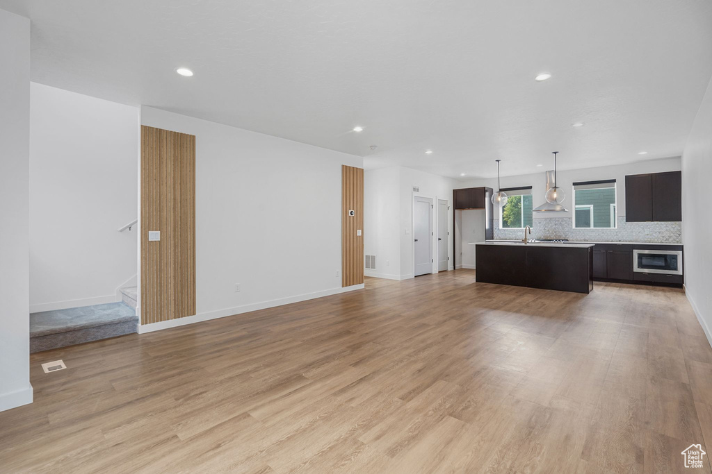 Photo 10 for MLS #2107535 at 473 E Alice Way