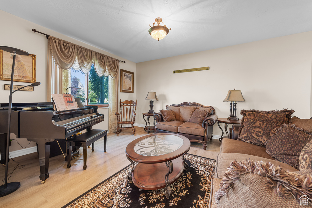 Photo 3 for MLS #2107551 at 6 N Shady Ln