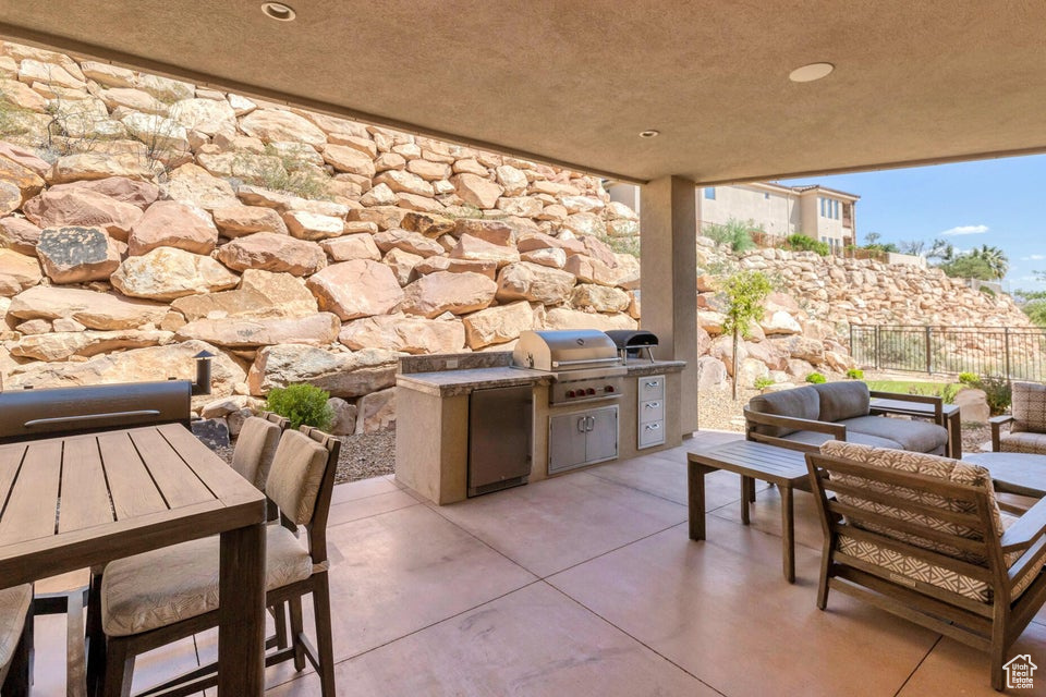 Photo 8 for MLS #2107615 at 1648 S Quartz Dr