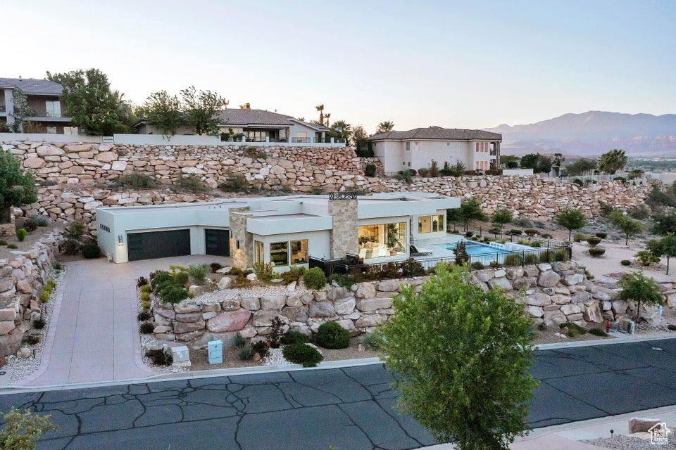 Photo 2 for MLS #2107615 at 1648 S Quartz Dr