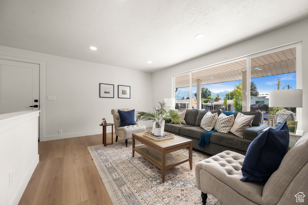Photo 8 for MLS #2107638 at 1371 E Skyview Dr
