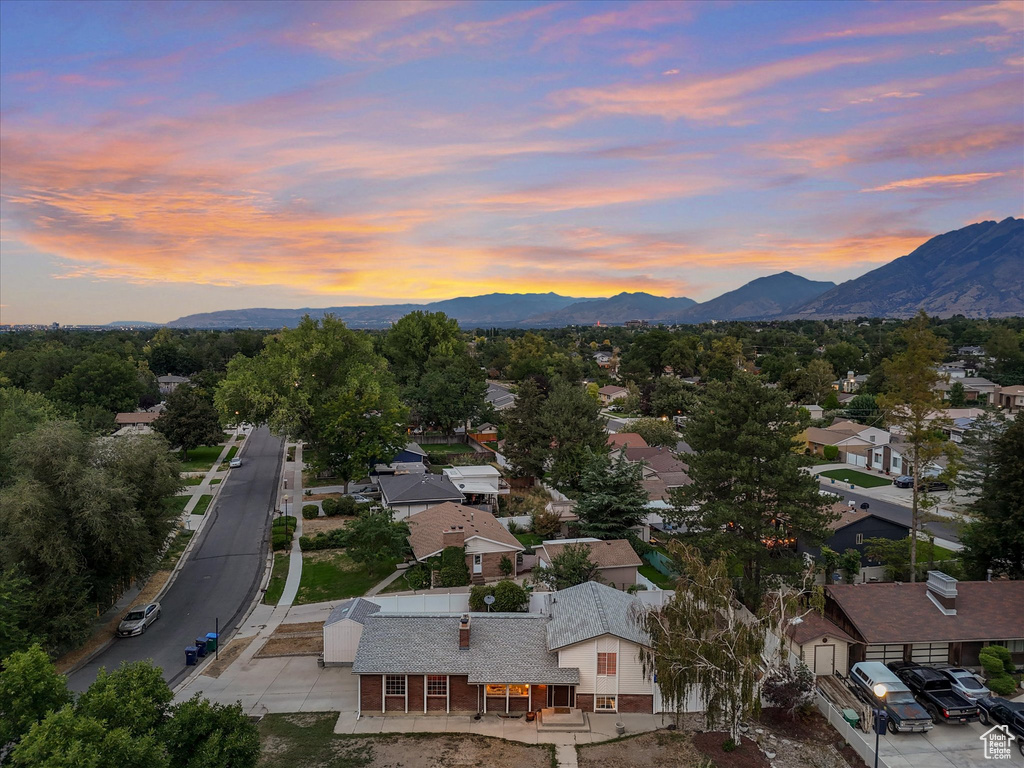 887 E CHARIOT DR Sandy, UT 84094