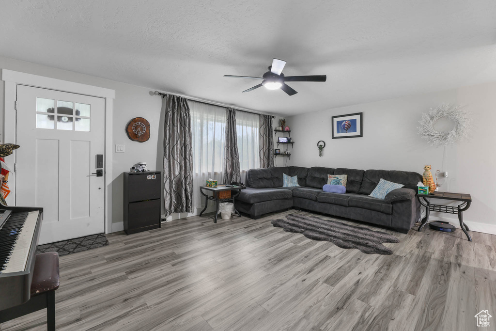 Photo 6 for MLS #2107696 at 955 E Flonette Ave