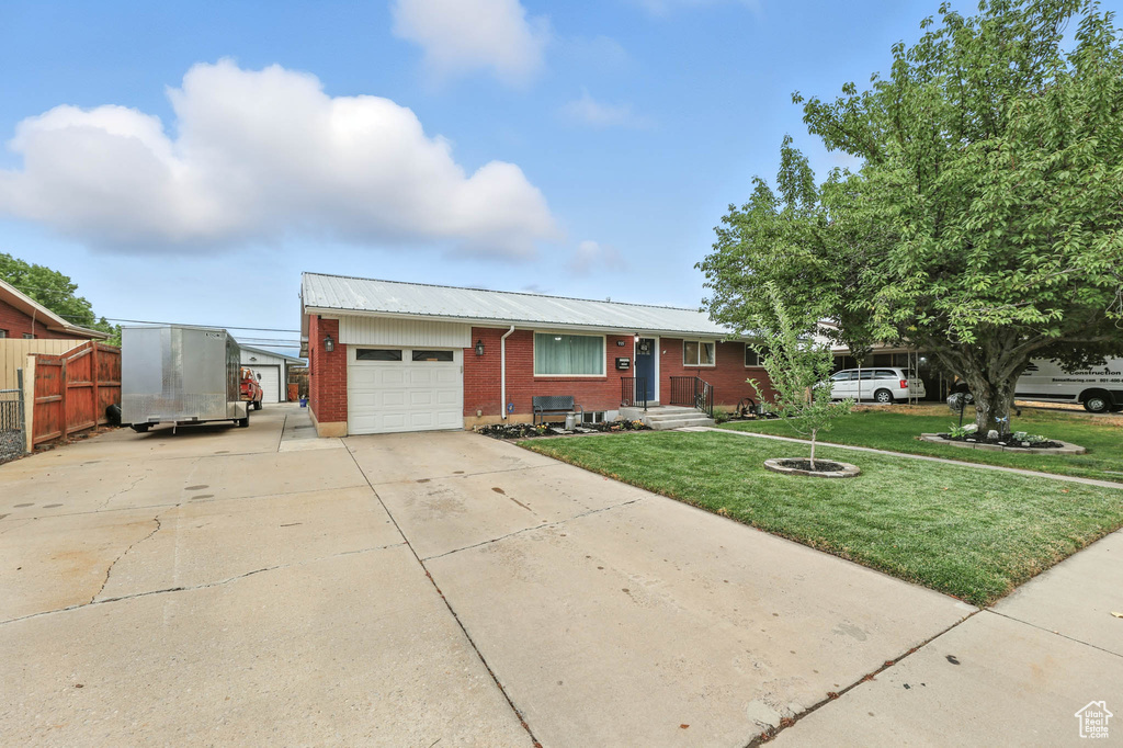 Photo 4 for MLS #2107696 at 955 E Flonette Ave