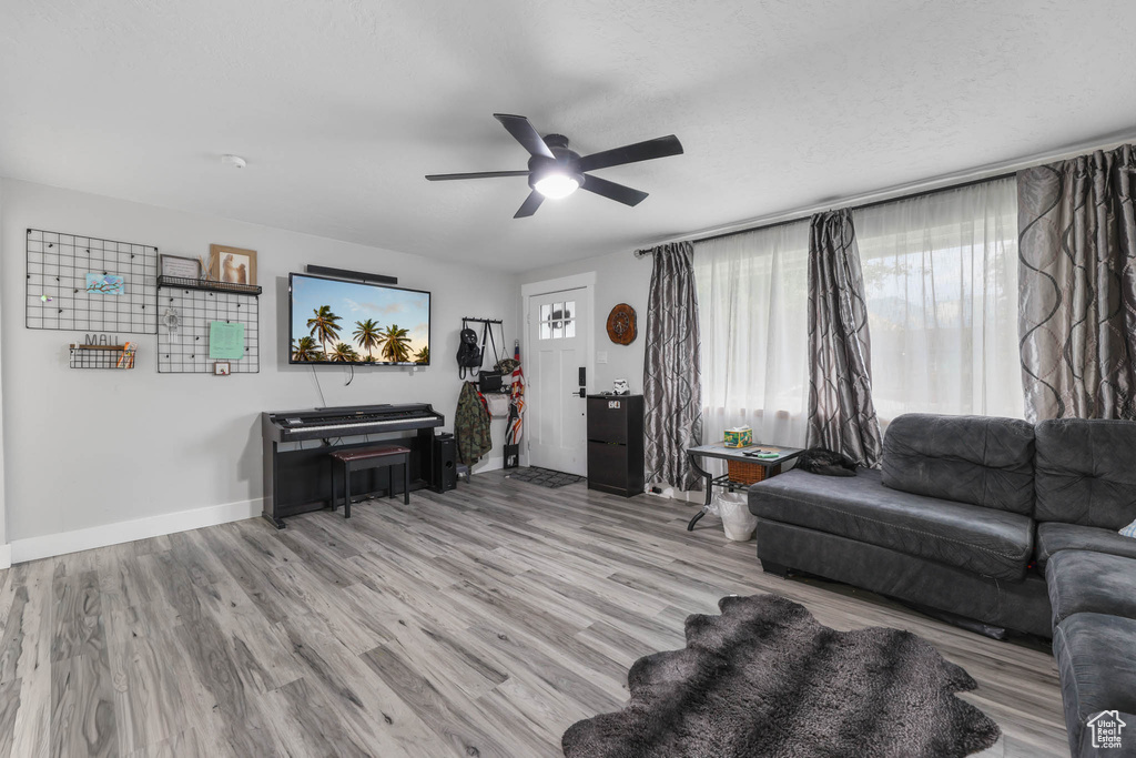 Photo 7 for MLS #2107696 at 955 E Flonette Ave