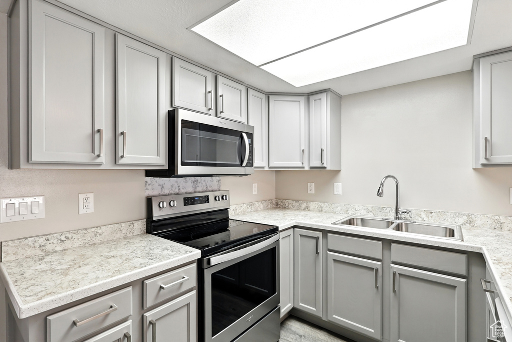 Photo 4 for MLS #2107725 at 48 Kensington Pl