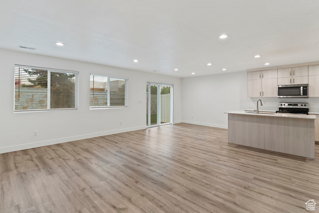 1641 S 2350 W #B Syracuse, UT 84075