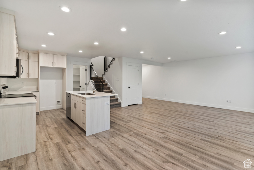 1641 S 2350 W #B Syracuse, UT 84075