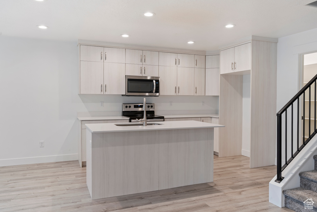 1641 S 2350 W #B Syracuse, UT 84075