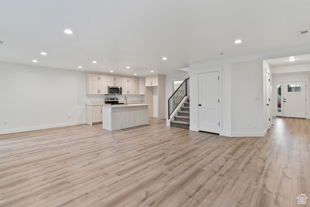 1641 S 2350 W #B Syracuse, UT 84075