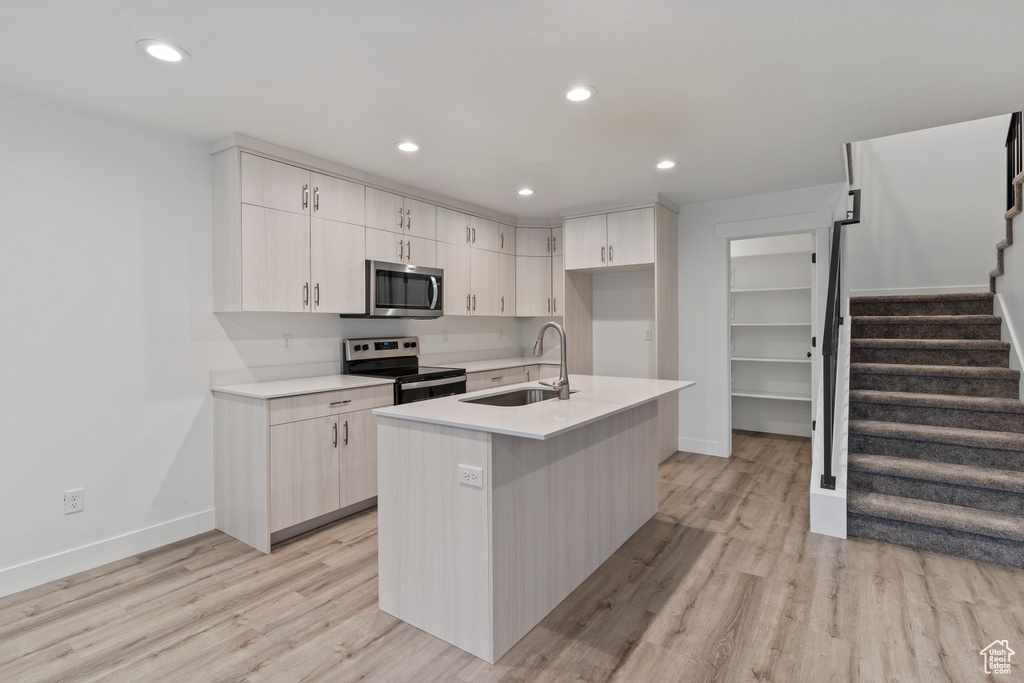 1641 S 2350 W #B Syracuse, UT 84075