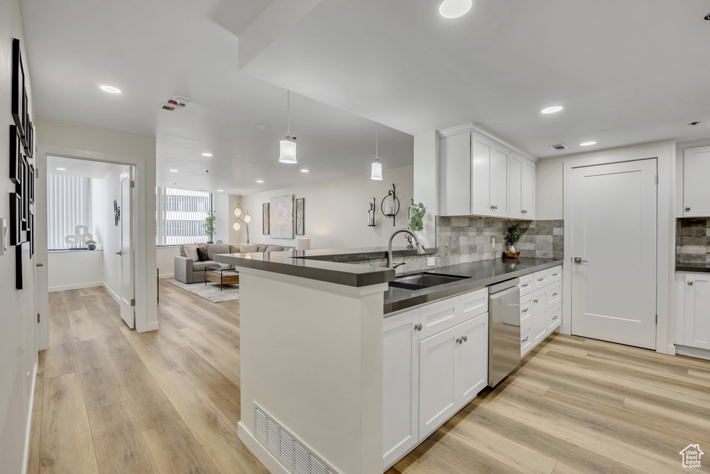 Photo 3 for MLS #2107781 at 44 W Broadway #704