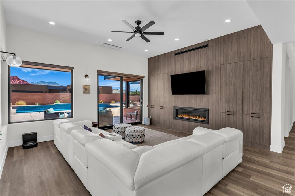 Photo 4 for MLS #2107871 at 589 S Juniper Way
