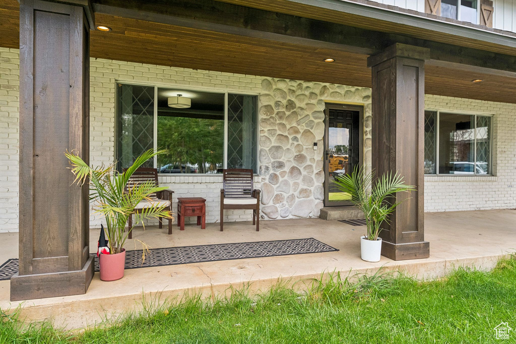 Photo 2 for MLS #2107907 at 33 N 200 West