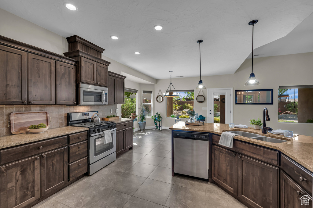 Photo 4 for MLS #2107953 at 2526 S Gritton St